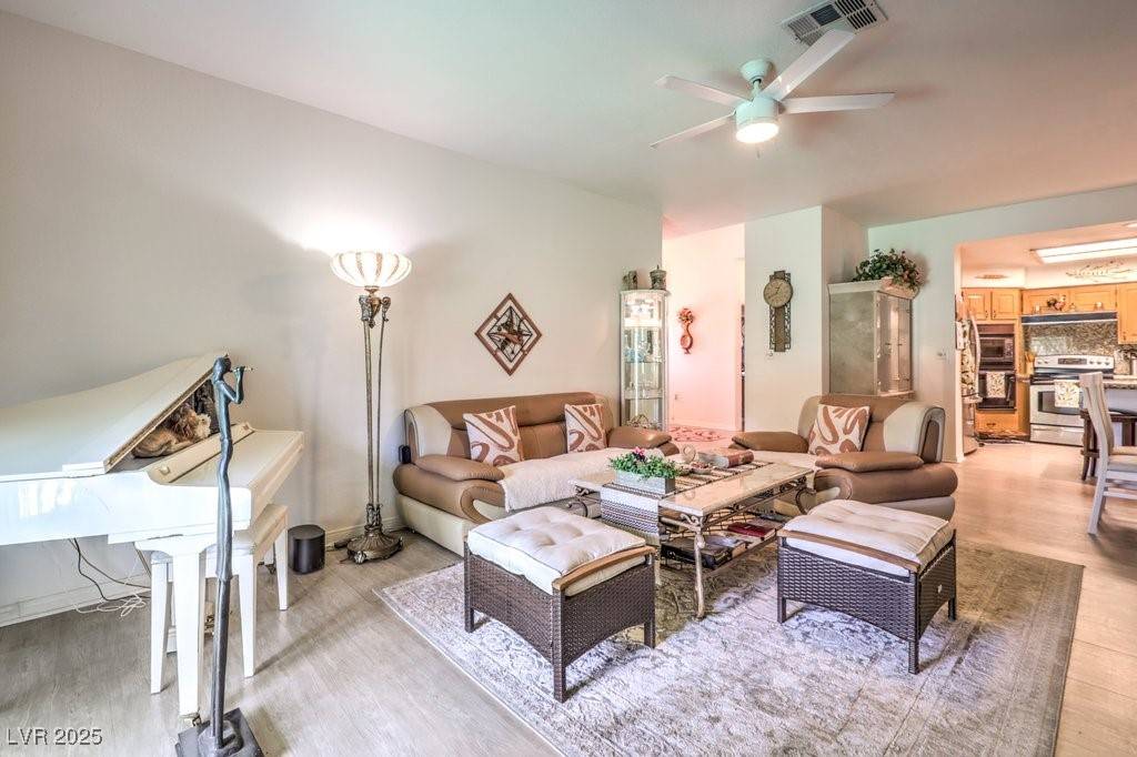 Las Vegas, NV 89107,460 Strawflower RD