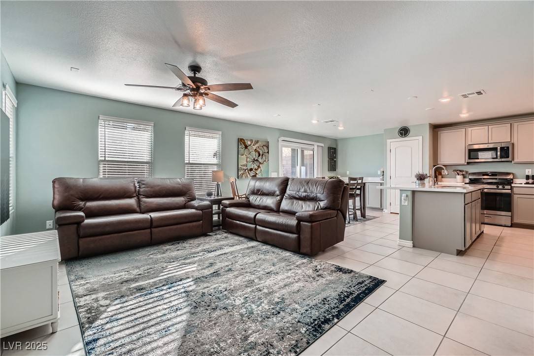 Henderson, NV 89012,377 Yellow Finch LN