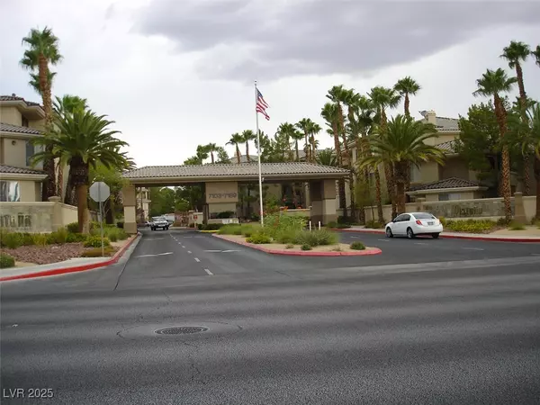Las Vegas, NV 89113,7139 S DURANGO DR #305