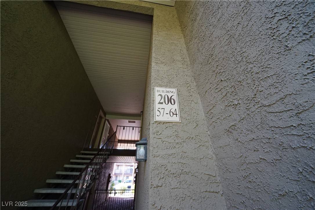 Las Vegas, NV 89103,4981 River Glen DR #61