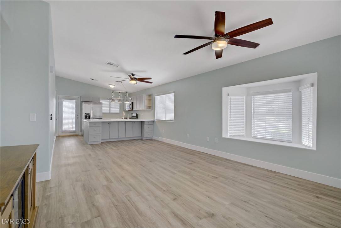 Las Vegas, NV 89122,5129 Midnight Oil DR