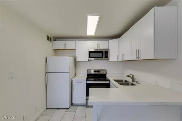 Las Vegas, NV 89107,212 Orland ST #28