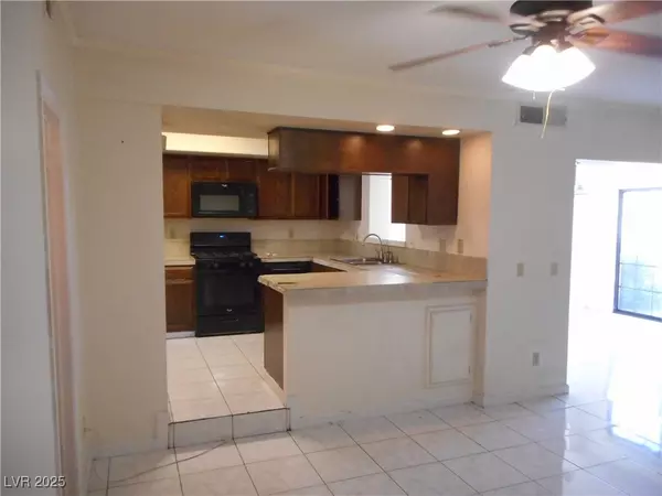Las Vegas, NV 89146,5006 Schumann DR