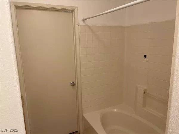 Las Vegas, NV 89115,1830 N Pecos RD #252