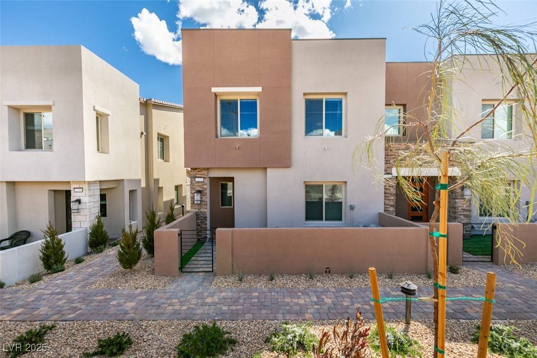 Las Vegas, NV 89138,600 N Carriage Hill DR #1195