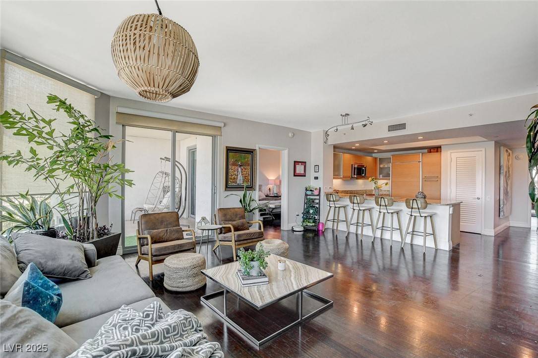 Las Vegas, NV 89109,322 Karen AVE #601