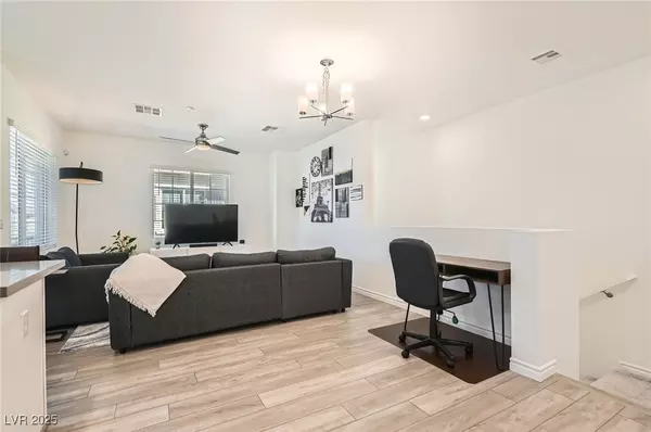 Las Vegas, NV 89183,25 Barbara LN #38