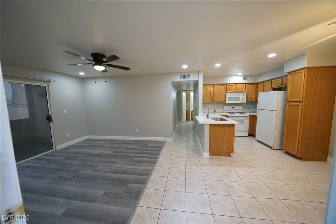 Las Vegas, NV 89120,5261 CASPIAN SPRINGS DR #103