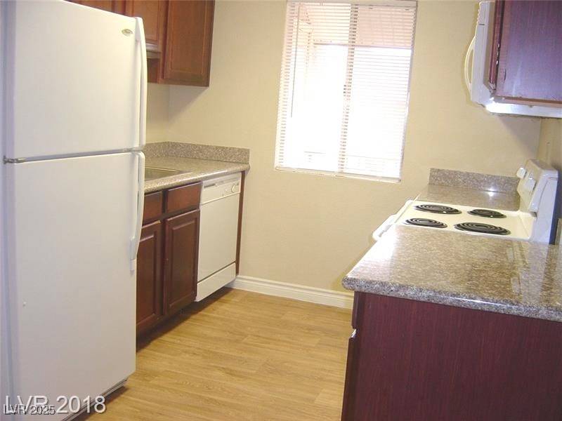 Las Vegas, NV 89103,5314 River Glen DR #288