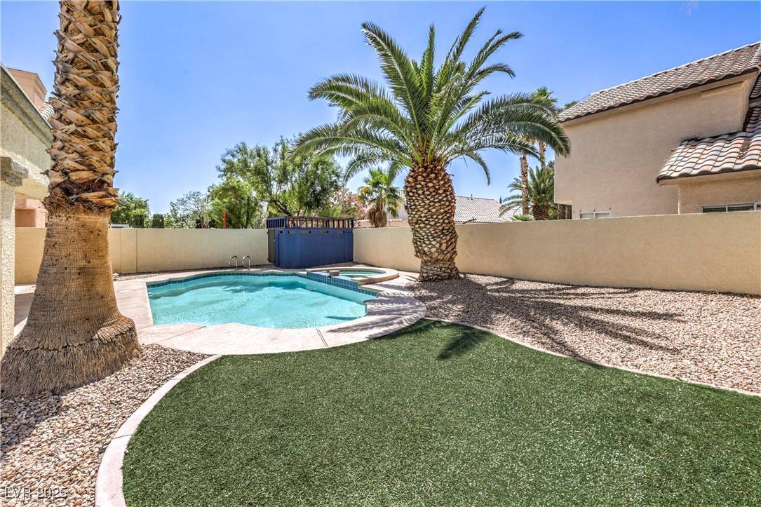 Las Vegas, NV 89149,7633 Raven Hills DR