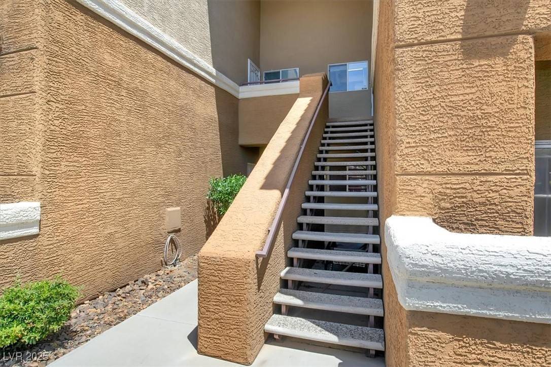 Las Vegas, NV 89113,8070 W Russell RD #2052