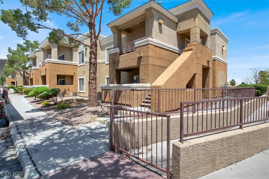 Las Vegas, NV 89113,8070 W Russell RD #2052