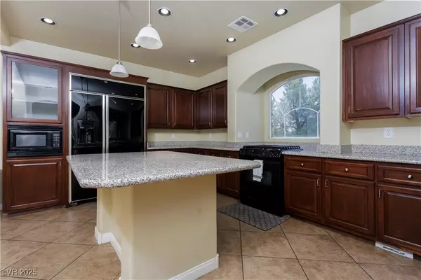 Las Vegas, NV 89139,8467 Bismark Sapphire ST
