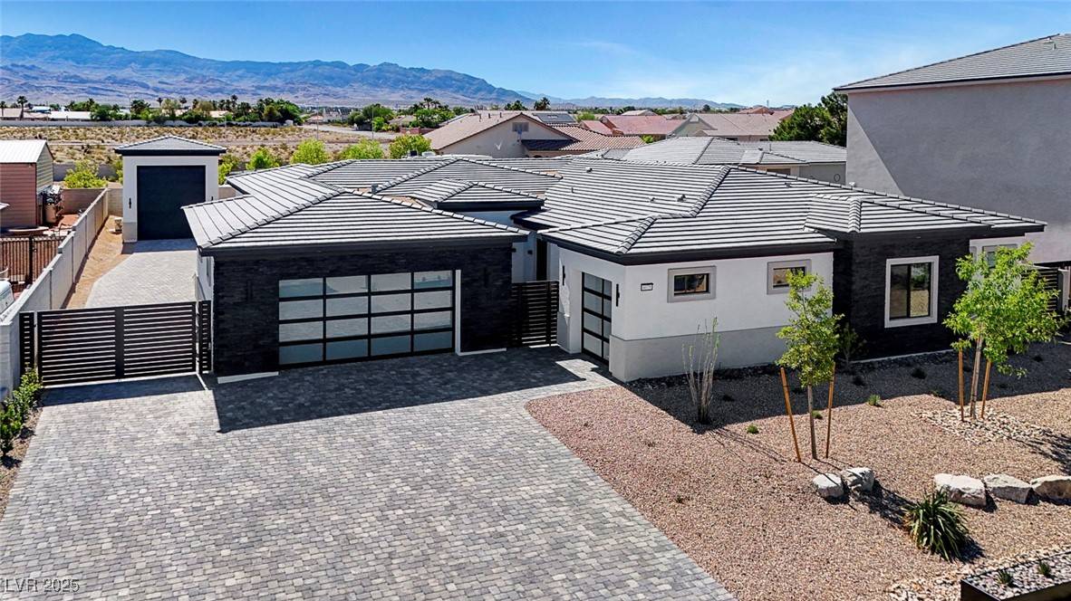 Las Vegas, NV 89149,6075 Dapple Gray RD