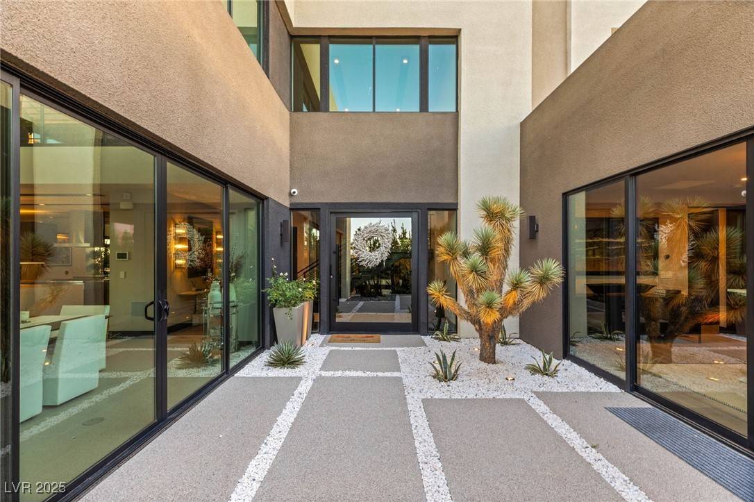 Henderson, NV 89011,12 Desert Lake LN