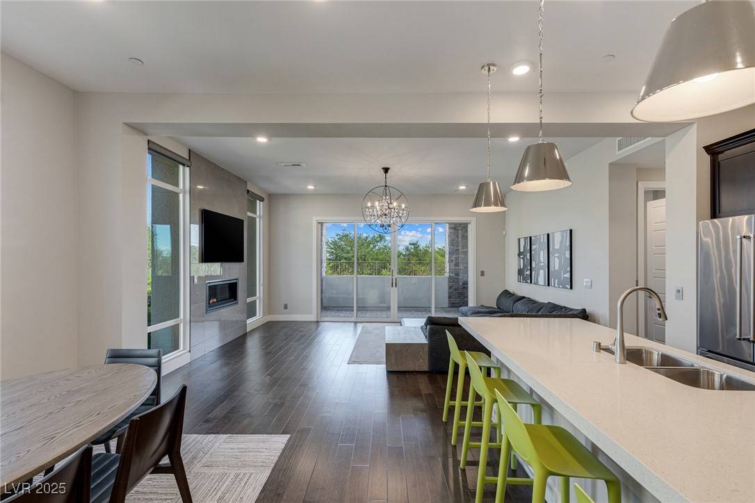 Las Vegas, NV 89135,11280 Granite Ridge DR #1009