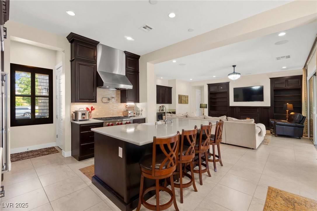 6810 Silver Crescent ST, Las Vegas, NV 89148