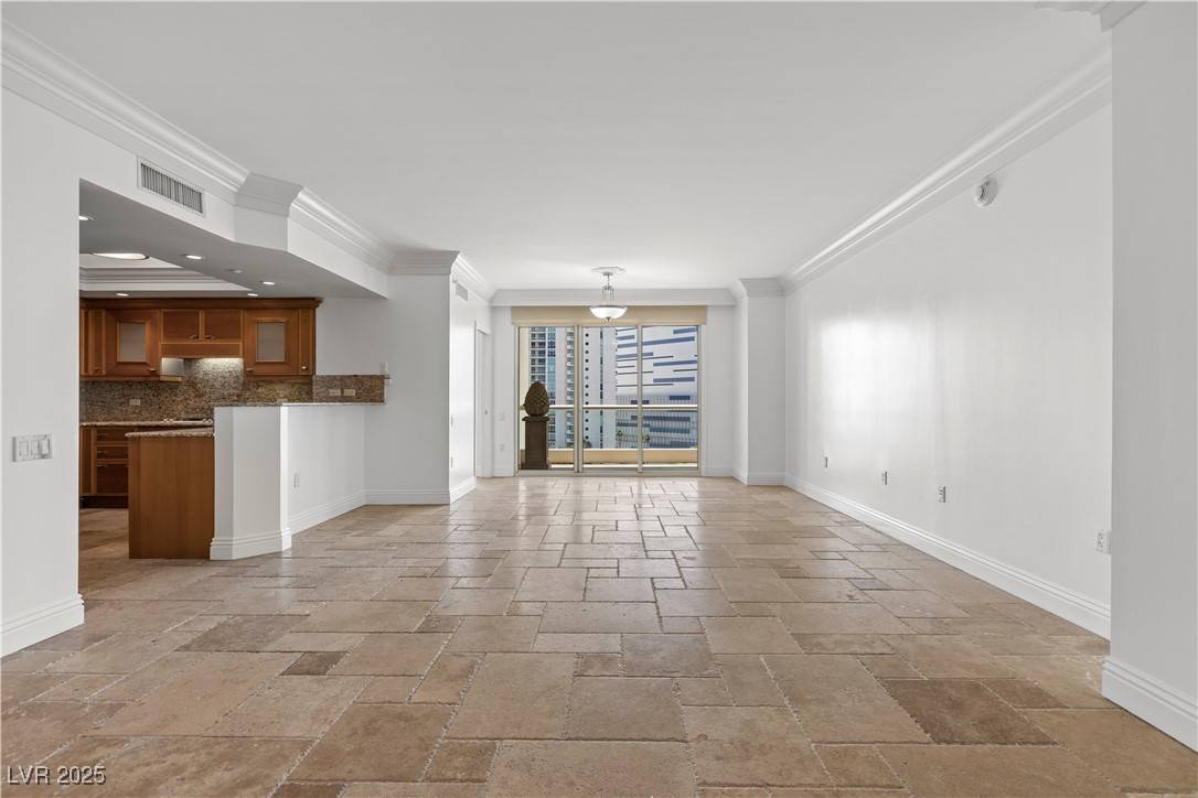 Las Vegas, NV 89109,2777 Paradise RD #1002