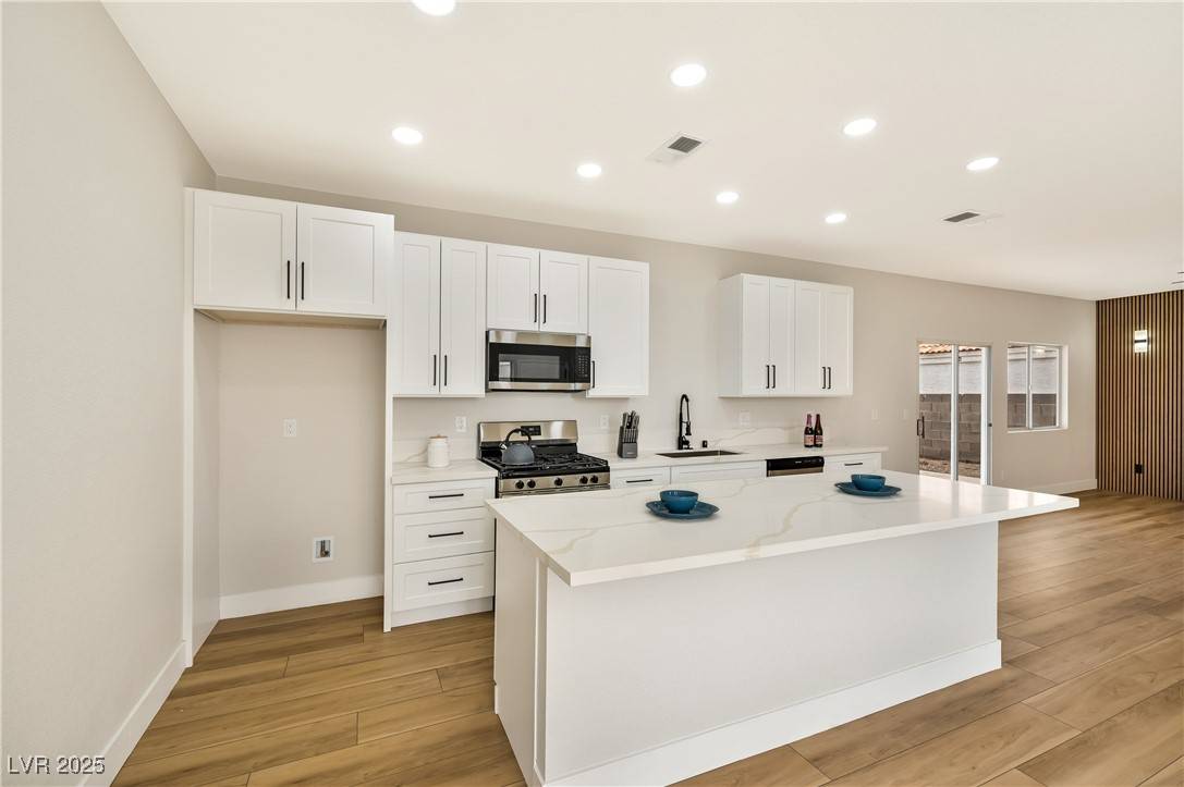 Las Vegas, NV 89108,6388 Canyon Dawn AVE