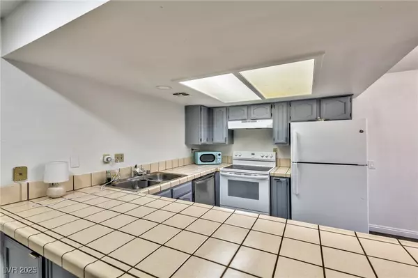 Las Vegas, NV 89103,4150 Sanderling CIR #455