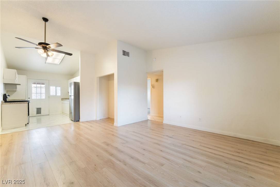 4274 Rollingstone DR, Las Vegas, NV 89103