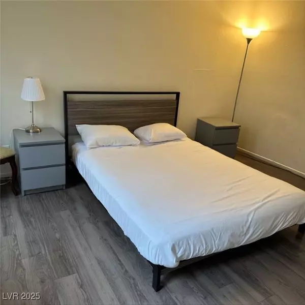 Las Vegas, NV 89109,4650 Koval LN #14B