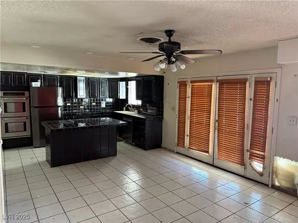 Las Vegas, NV 89169,1674 Seneca LN