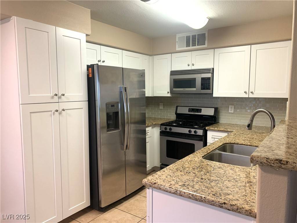 3071 Key Largo DR #104, Las Vegas, NV 89120
