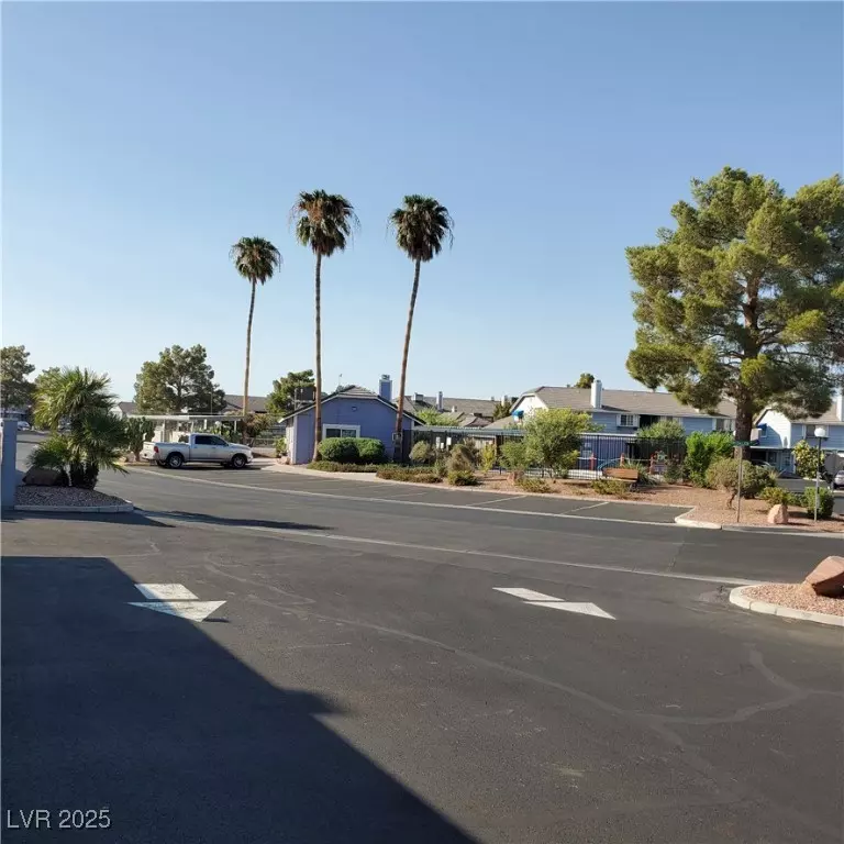 Las Vegas, NV 89122,5841 Medallion DR #102