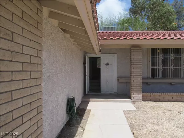 Las Vegas, NV 89103,3864 RED ROCK ST