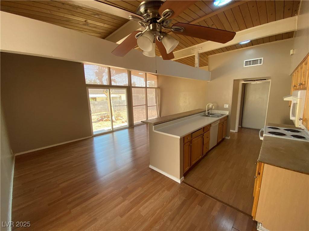 Las Vegas, NV 89102,4512 Exposition AVE