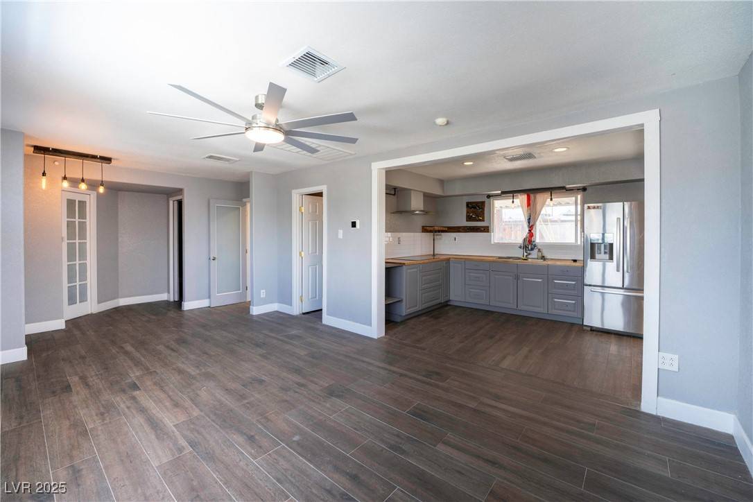 Henderson, NV 89015,550 Karen WAY