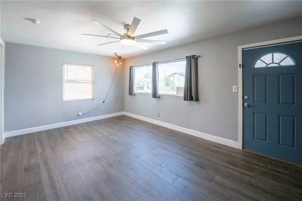 Henderson, NV 89015,550 Karen WAY