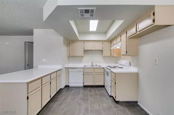 Las Vegas, NV 89128,1013 Falconhead LN #202
