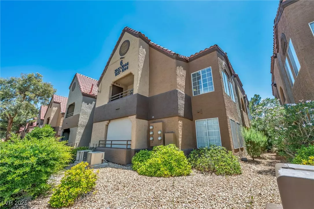 Las Vegas, NV 89117,2200 S Fort Apache RD #2041