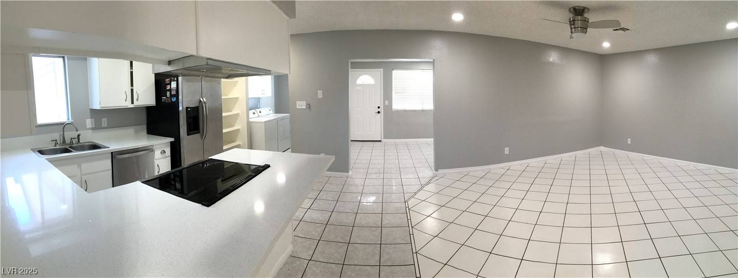 Henderson, NV 89015,462 Crestway RD