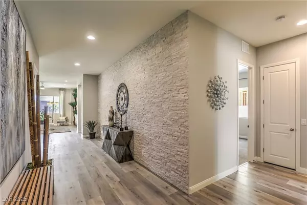Las Vegas, NV 89183,365 Sapphire Rock AVE