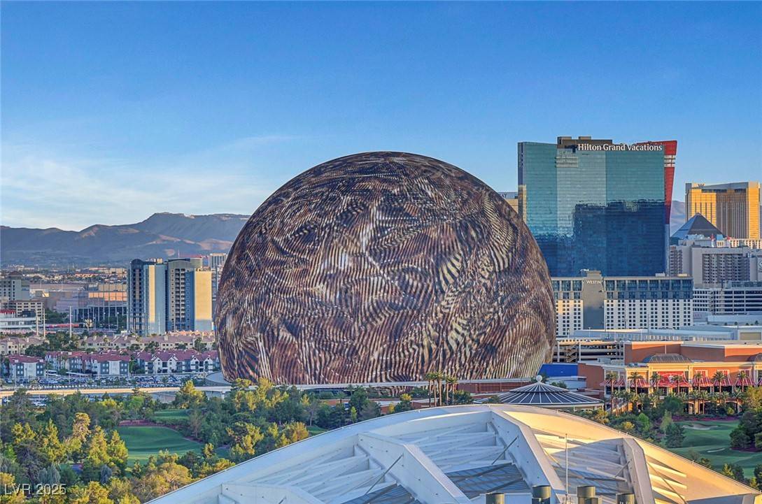 Las Vegas, NV 89109,2877 Paradise RD #2105