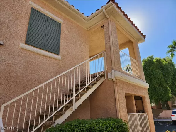Henderson, NV 89012,251 S Green Valley Pkwy #5221
