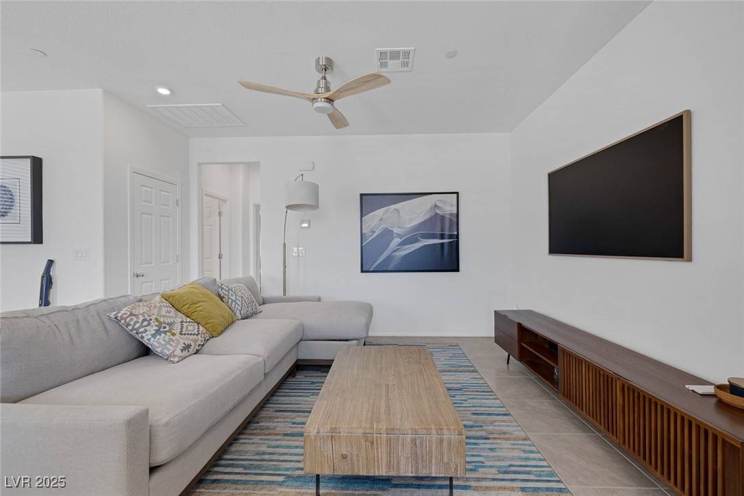 Las Vegas, NV 89148,5672 Beguiling Falls ST