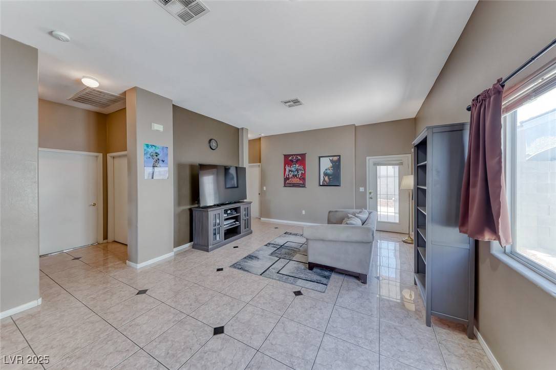 Las Vegas, NV 89106,1717 Dwayne Stedman AVE