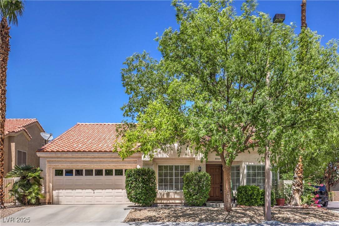 8800 Crescent Ridge LN, Las Vegas, NV 89134