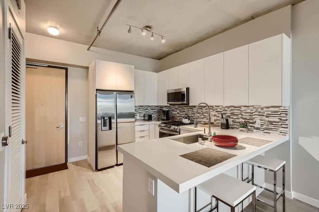 Las Vegas, NV 89101,353 E Bonneville AVE #805