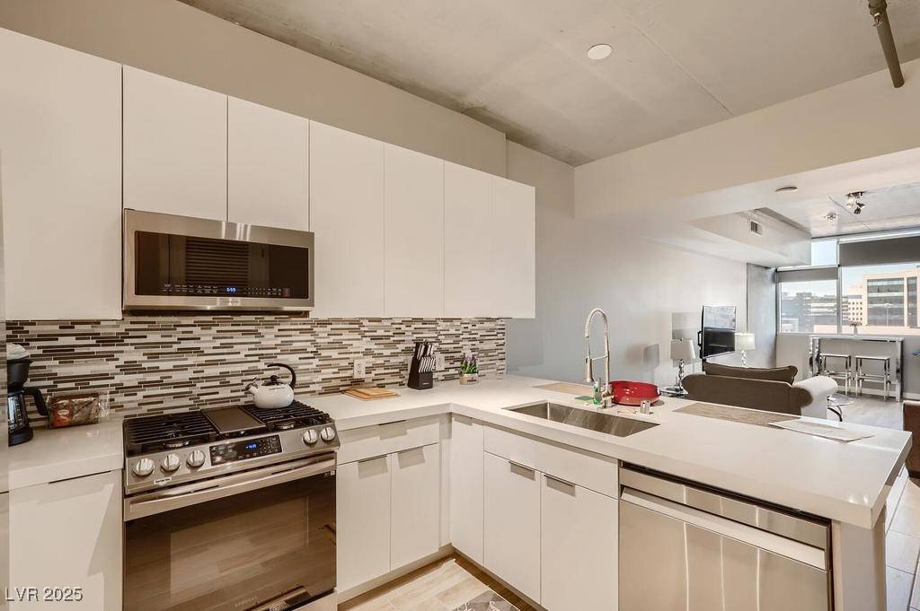Las Vegas, NV 89101,353 E Bonneville AVE #805