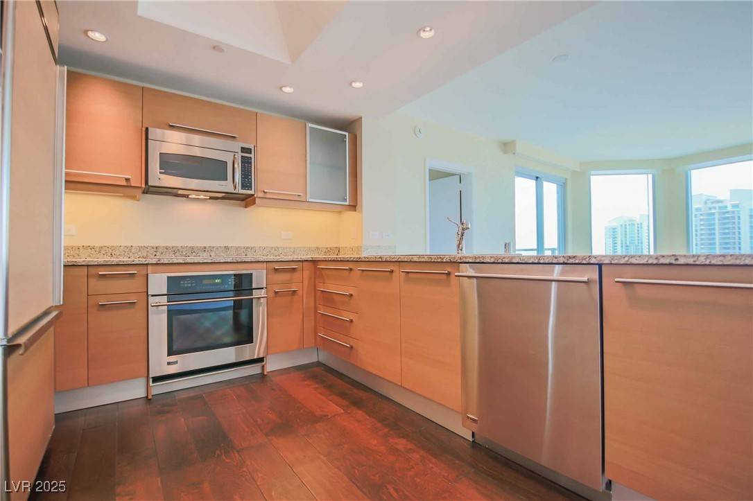 Las Vegas, NV 89109,222 KAREN AVE #3102