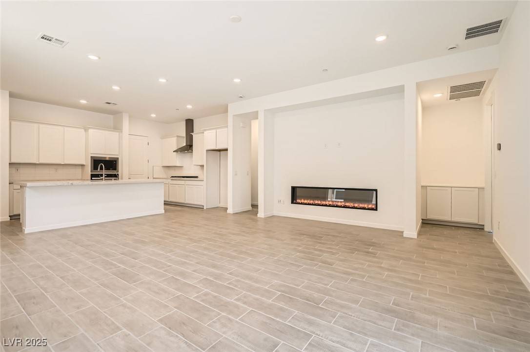 Henderson, NV 89011,105 Barkset WAY