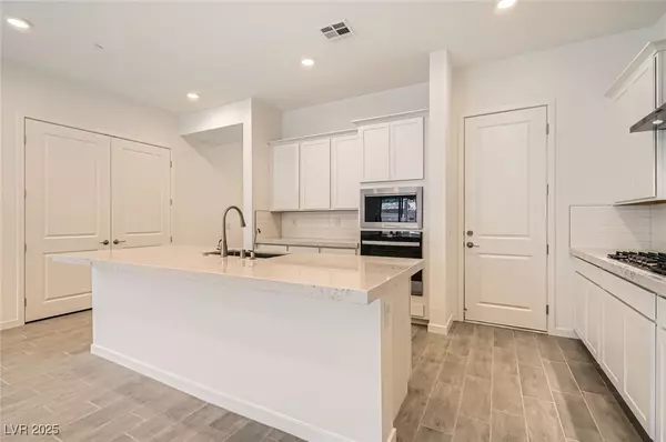 Henderson, NV 89011,105 Barkset WAY