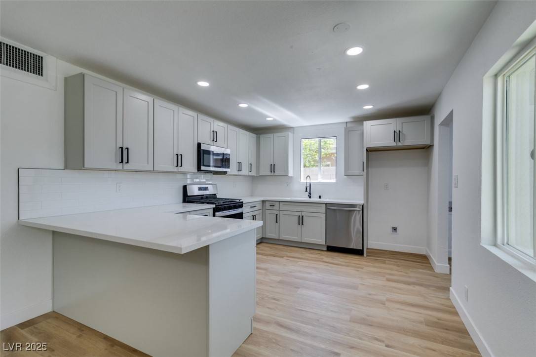Las Vegas, NV 89107,212 View DR