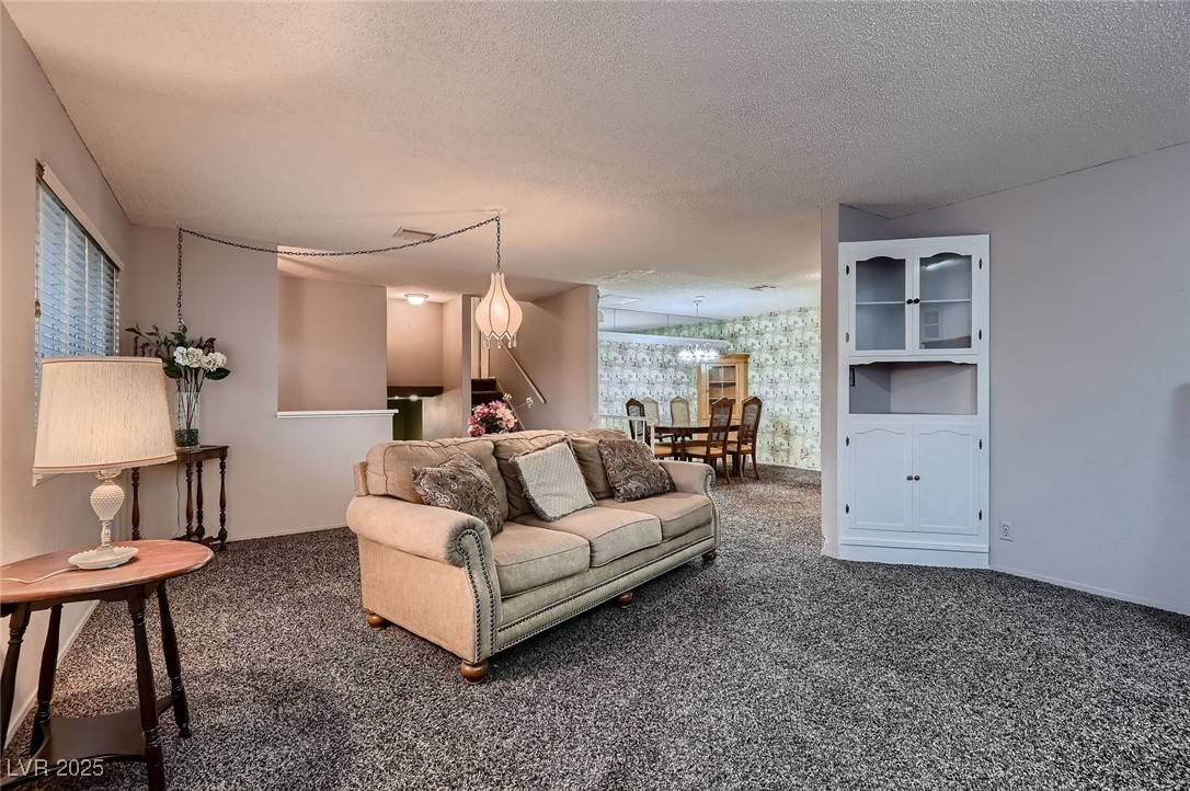 Las Vegas, NV 89107,6213 Fairwood AVE