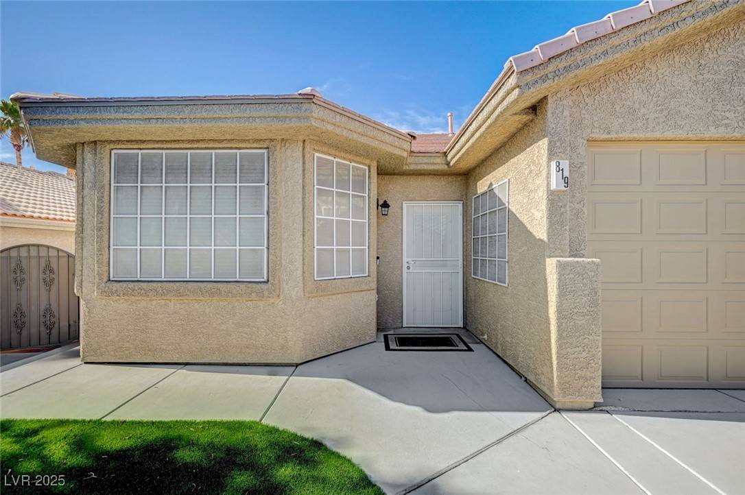 Henderson, NV 89011,819 Sandsprings ST